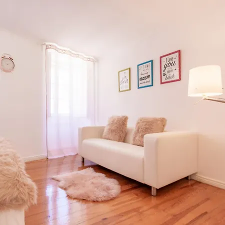 Alfama Balcony شقة