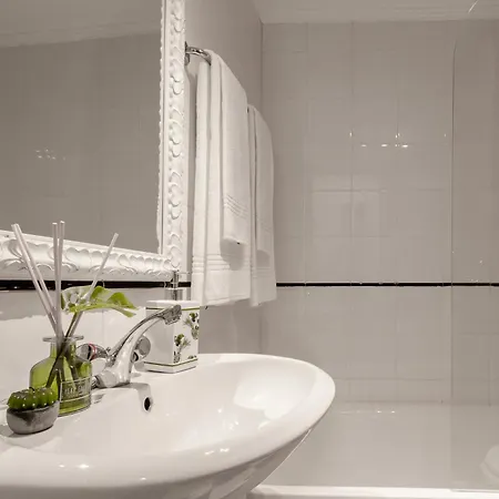 Alfama Balcony Apartment *