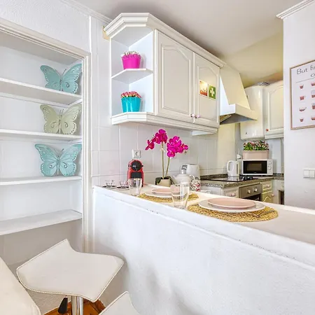 Alfama Balcony شقة *